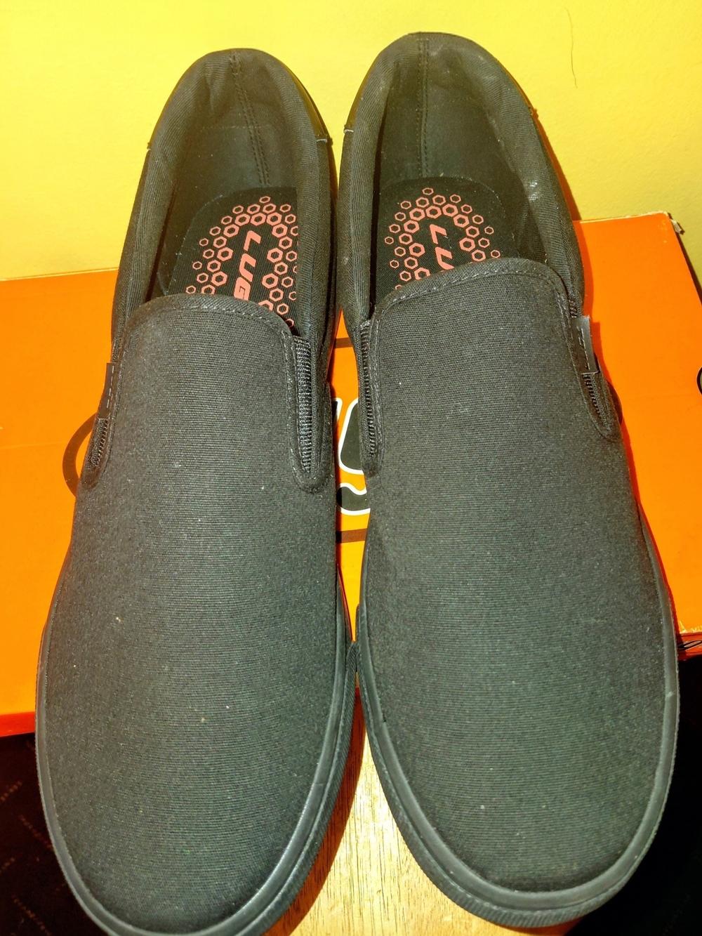 NEW IN BOX Lugz Black Slip-On Canvas Loafers NON SLIP BOTTOM 14